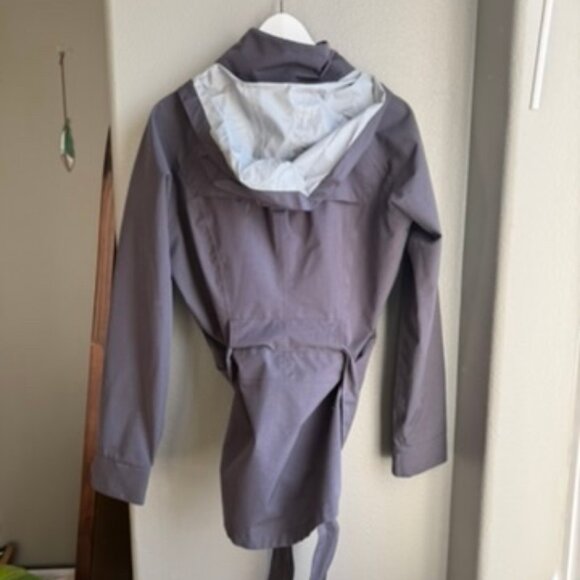 Barely Used Rain Coat - Picture 5 of 6